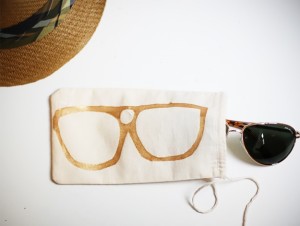 DIY-Sunglasses-Bag